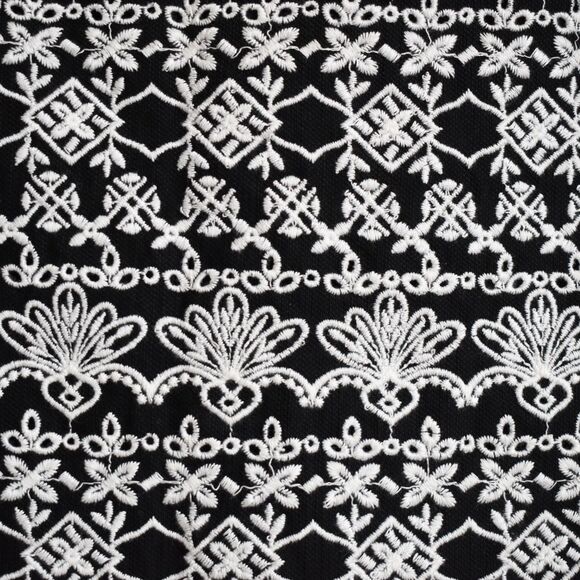 LOFT Embroidered Scalloped Edge Mini Skirt Size 2 - Picture 3 of 7